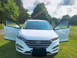 Weiß Gebraucht 2016 Hyundai Tucson Trend SUV | 12.000 € (Fairer Preis)