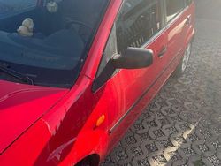 Rot Gebraucht 2004 Ford Fiesta Limousine | 2.350 € (Fairer Preis)