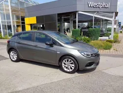 Quarz grau (perleffekt) Gebraucht 2021 Opel Astra Edition Limousine | 15.970 € (Fairer Preis)