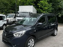 Blau Gebraucht 2016 Dacia Dokker Van | 17.990 €