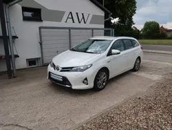 Weiß Gebraucht 2014 Toyota Auris Touring Sports Executive Kombi | 9.850 € (Guter Preis)