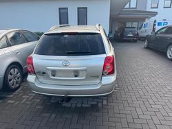 Silber Gebraucht 2006 Toyota Avensis Kombi | 1.500 € (Guter Preis)