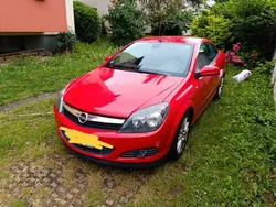 Rot Gebraucht 2006 Opel Astra Cabriolet Edition Cabrio | 6.199 € (Teuer)