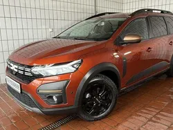 Terracottabraun metallic Gebraucht 2023 Dacia Jogger Extreme Van / Kleinbus | 22.480 € (Fairer Preis)