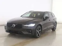 Platinum grey / metallic Gebraucht 2024 Volvo V60 Plus Kombi | 40.890 € (Fairer Preis)