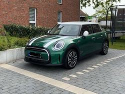 Grün Gebraucht 2022 Mini Cooper Classic Kleinwagen | 22.000 € (Etwas zu teuer)