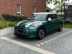 Grün Gebraucht 2022 Mini Cooper Classic Kleinwagen | 22.500 € (Etwas zu teuer)