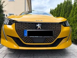 Gelb Gebraucht 2020 Peugeot e-208 GT Kleinwagen | 12.999 € (Guter Preis)