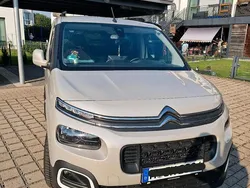 Grau Gebraucht 2020 Citroën Berlingo Feel Van / Kleinbus | 19.000 € (Fairer Preis)