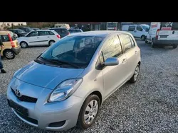 Silber Gebraucht 2009 Toyota Yaris Limousine | 3.450 €
