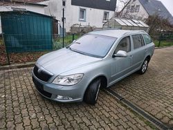Blau Gebraucht 2009 Skoda Octavia Elegance Kombi | 4.999 € (Fairer Preis)