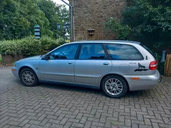 Silber Gebraucht 2004 Volvo V40 Kombi | 1.000 € (Etwas zu teuer)