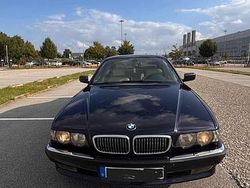 Blau Gebraucht 2000 BMW 735 Limousine | 15.000 €