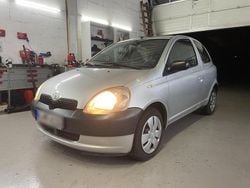 Silber Gebraucht 2003 Toyota Yaris Kleinwagen | 800 € (Superpreis)