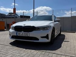 Weiß Gebraucht 2020 BMW 320 Sport Line Kombi | 18.999 € (Fairer Preis)