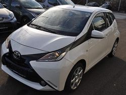 Pianosaweiß Gebraucht 2015 Toyota Aygo Business Edition Kleinwagen | 6.900 € (Fairer Preis)