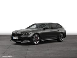 Grau Gebraucht 2024 BMW 540 Kombi | 75.404 €