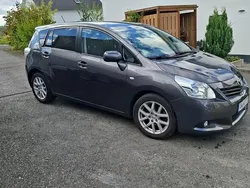 Grau Gebraucht 2012 Toyota Verso Van / Kleinbus | 8.400 € (Fairer Preis)