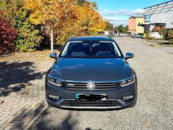 Grau Gebraucht 2018 VW Passat Alltrack Kombi | 16.299 € (Fairer Preis)