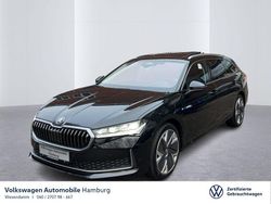 Onyxschwarz metallic Gebraucht 2024 Skoda Superb Selection Kombi | 47.990 €