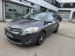 Grau Gebraucht 2010 Toyota Auris Basis Limousine | 5.990 € (Etwas zu teuer)