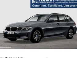 Grau Gebraucht 2022 BMW 320e Sport Line Kombi | 27.495 € (Guter Preis)