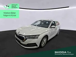 Moonweiß perleffekt/moonweis Gebraucht 2023 Skoda Octavia Style Kombi | 26.849 € (Guter Preis)