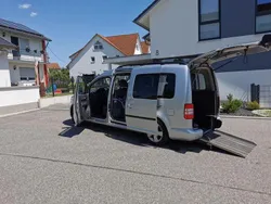 Silber Gebraucht 2012 VW Caddy Maxi Comfortline Van / Kleinbus | 15.000 €