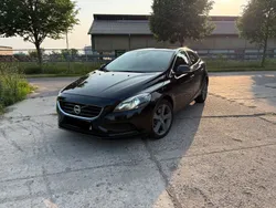Schwarz Gebraucht 2013 Volvo V40 Momentum Kombi | 7.290 € (Fairer Preis)