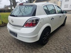 Weiß Gebraucht 2009 Opel Astra Limousine | 1.999 € (Fairer Preis)