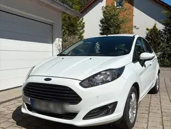 Weiß Gebraucht 2015 Ford Fiesta Kleinwagen | 5.999 € (Fairer Preis)