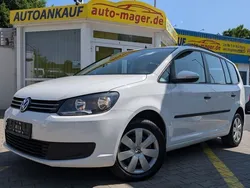 Weiß Gebraucht 2010 VW Touran Trendline Van / Kleinbus | 4.850 € (Teuer)