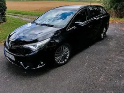 Schwarz Gebraucht 2016 Toyota Avensis Executive Kombi | 6.949 € (Teuer)