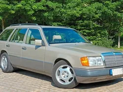 Beige Gebraucht 1990 Mercedes E230 Kombi | 7.900 €