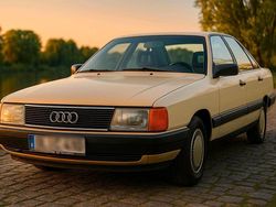 Gelb Gebraucht 1986 Audi 100 Limousine | 555 €