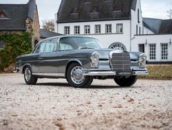 Grau Gebraucht 1964 Mercedes W111 | 189.900 €