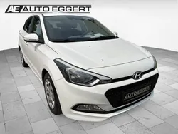 Weiss Gebraucht 2015 Hyundai i20 Trend Limousine | 6.990 € (Guter Preis)