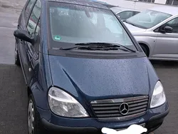 Blau Gebraucht 2001 Mercedes A140 Kleinwagen | 995 €