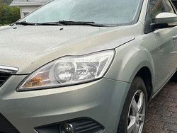 Beige Gebraucht 2008 Ford Focus Limousine | 4.750 €