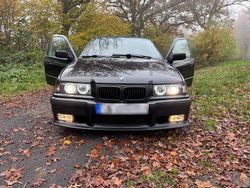 Schwarz Gebraucht 1995 BMW 323 Limousine | 4.000 €
