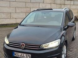 Schwarz Gebraucht 2017 VW Touran Highline Van / Kleinbus | 22.900 € (Fairer Preis)