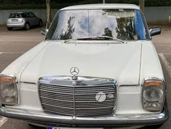 Weiß Gebraucht 1976 Mercedes 200 Limousine | 7.777 €