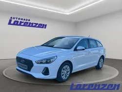 Weiß Gebraucht 2018 Hyundai i30 Select Kombi | 15.980 €
