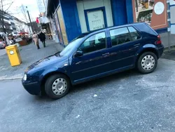 Blau Gebraucht 2001 VW Golf IV Kleinwagen | 1.300 €