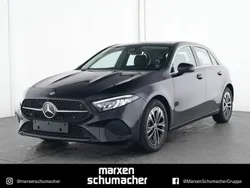 Lack kosmosschwarz Gebraucht 2024 Mercedes A180 Limousine | 33.480 € (Teuer)