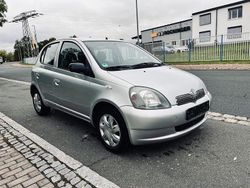 Grau Gebraucht 2001 Toyota Yaris Kleinwagen | 3.000 € (Fairer Preis)