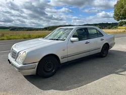 Silber Gebraucht 1998 Mercedes E240 Elegance Limousine | 1.599 € (Guter Preis)