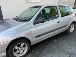 Grau Gebraucht 2009 Renault Clio II Campus Limousine | 1.200 € (Guter Preis)