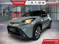 Urban khaki 6x3/ black mica 209 Neu 2025 Toyota Aygo Team Kleinwagen | 18.790 €