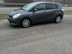 Grau Gebraucht 2010 Toyota Verso Executive Van / Kleinbus | 6.000 € (Guter Preis)
